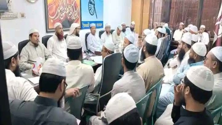 নারায়ণগঞ্জে যুব আন্দোলনের নেতাকে  হত্যা এবং দেশব্যাপী সন্ত্রাস-চাঁদাবাজীর বিস্তারে জনমনে উদ্বেগ ছড়িয়ে পড়ছে -পীর সাহেব চরমোনাই