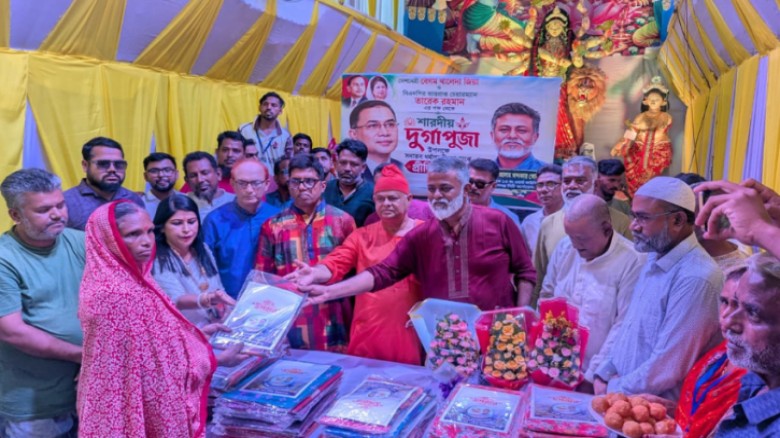 রবিদাস পাড়ায় পাঁচ বছর ধরে পৃথক দুর্গোৎসব, চর্মকার সম্প্রদায়ের পাশে খোরশেদ